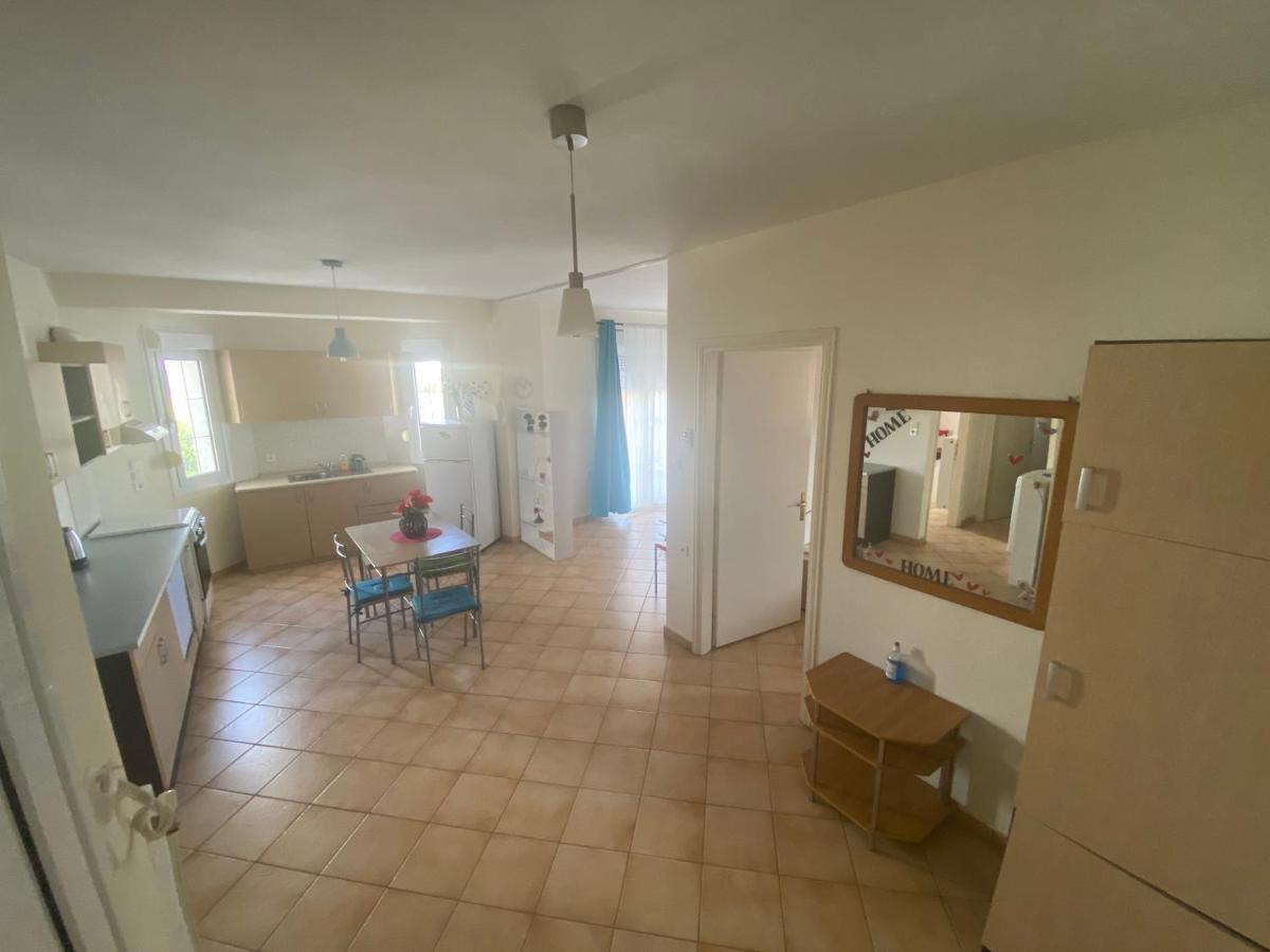 Kelesi Apartments Nea Kallikrateia ภายนอก รูปภาพ